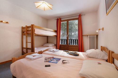 Hotel Eliova L'Eau Vive Chatel Exterior photo